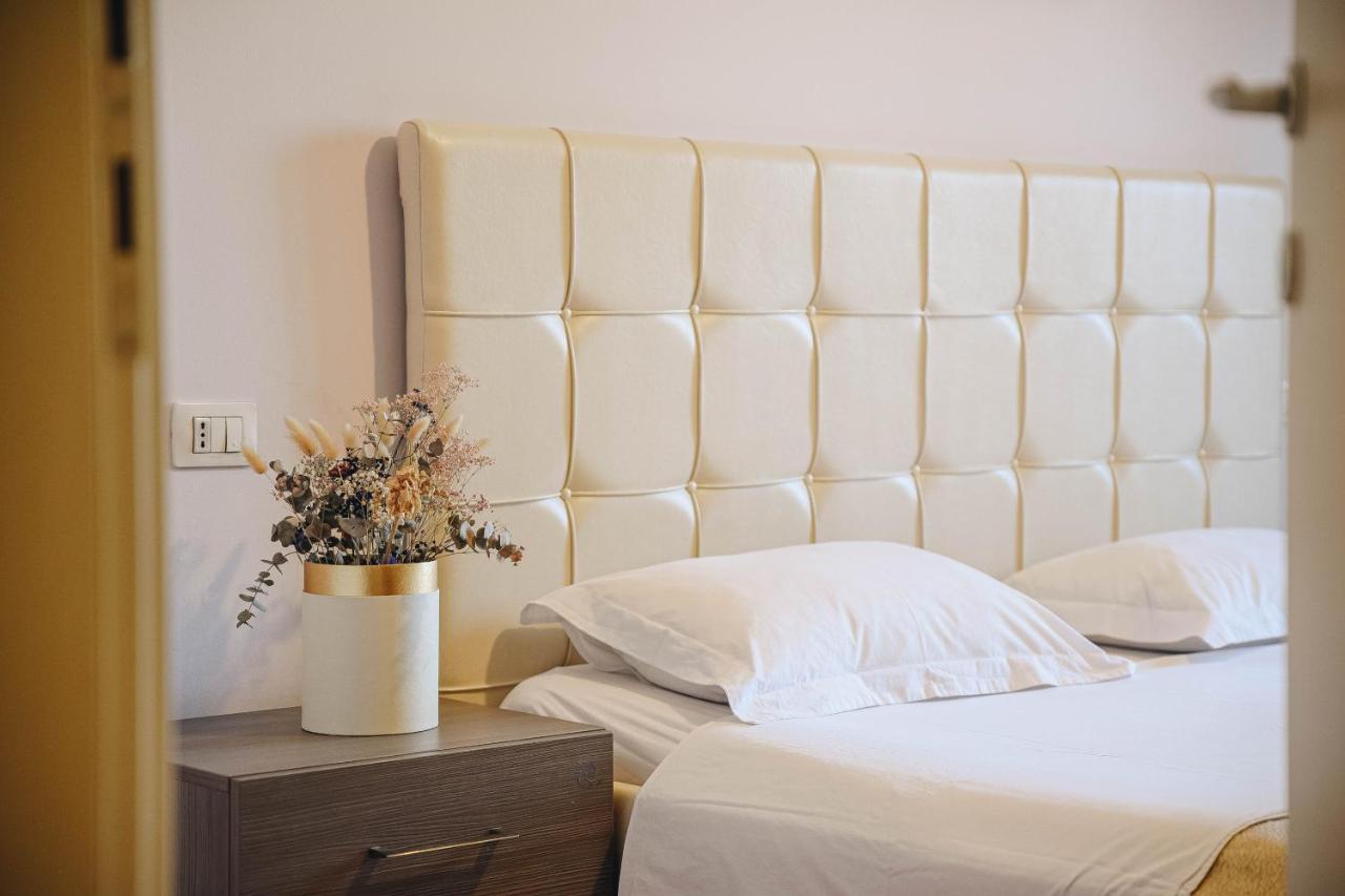 טיראנה Cozy Rooftop Apartment - Your Home, Away From Home! מראה חיצוני תמונה
