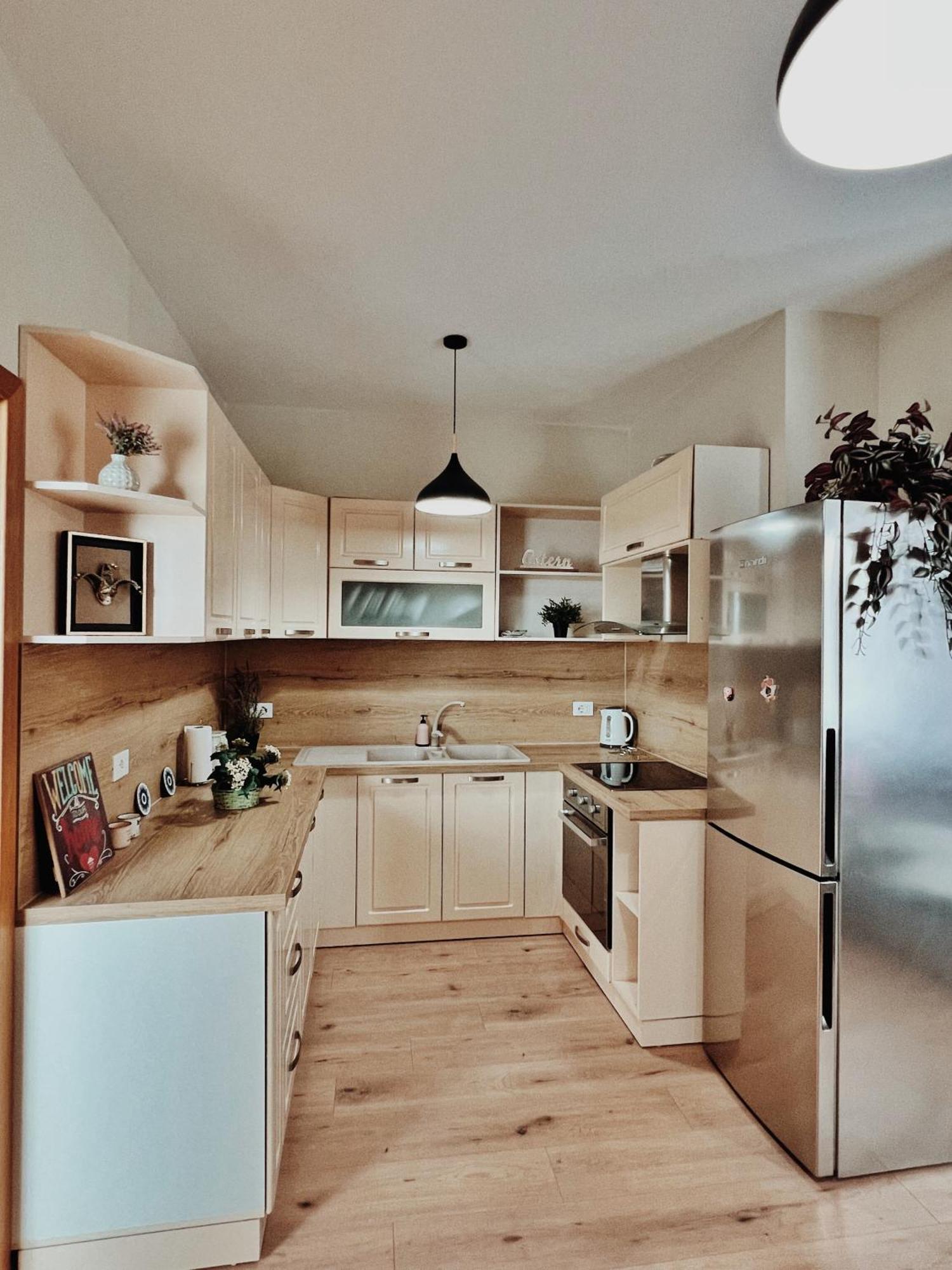 טיראנה Cozy Rooftop Apartment - Your Home, Away From Home! מראה חיצוני תמונה