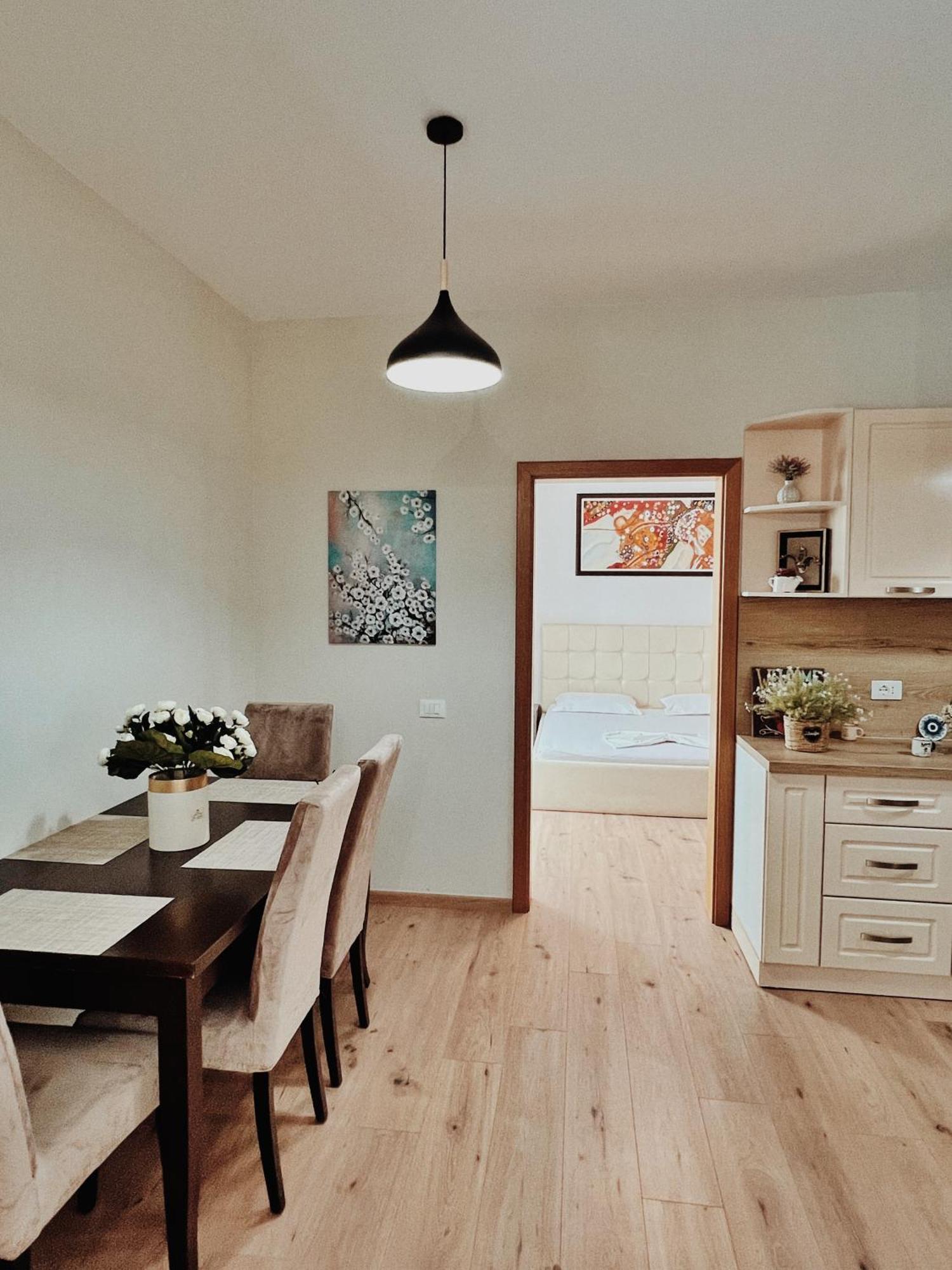 טיראנה Cozy Rooftop Apartment - Your Home, Away From Home! מראה חיצוני תמונה