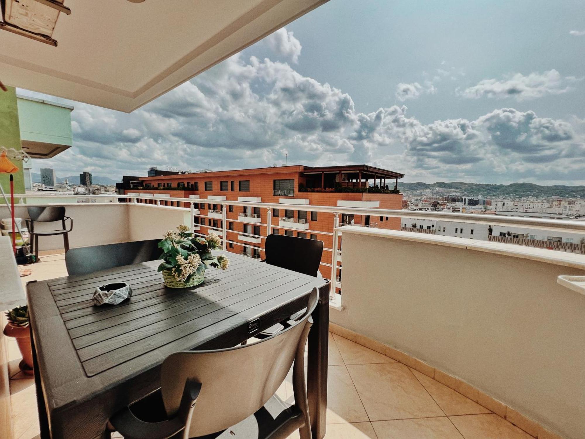 טיראנה Cozy Rooftop Apartment - Your Home, Away From Home! מראה חיצוני תמונה