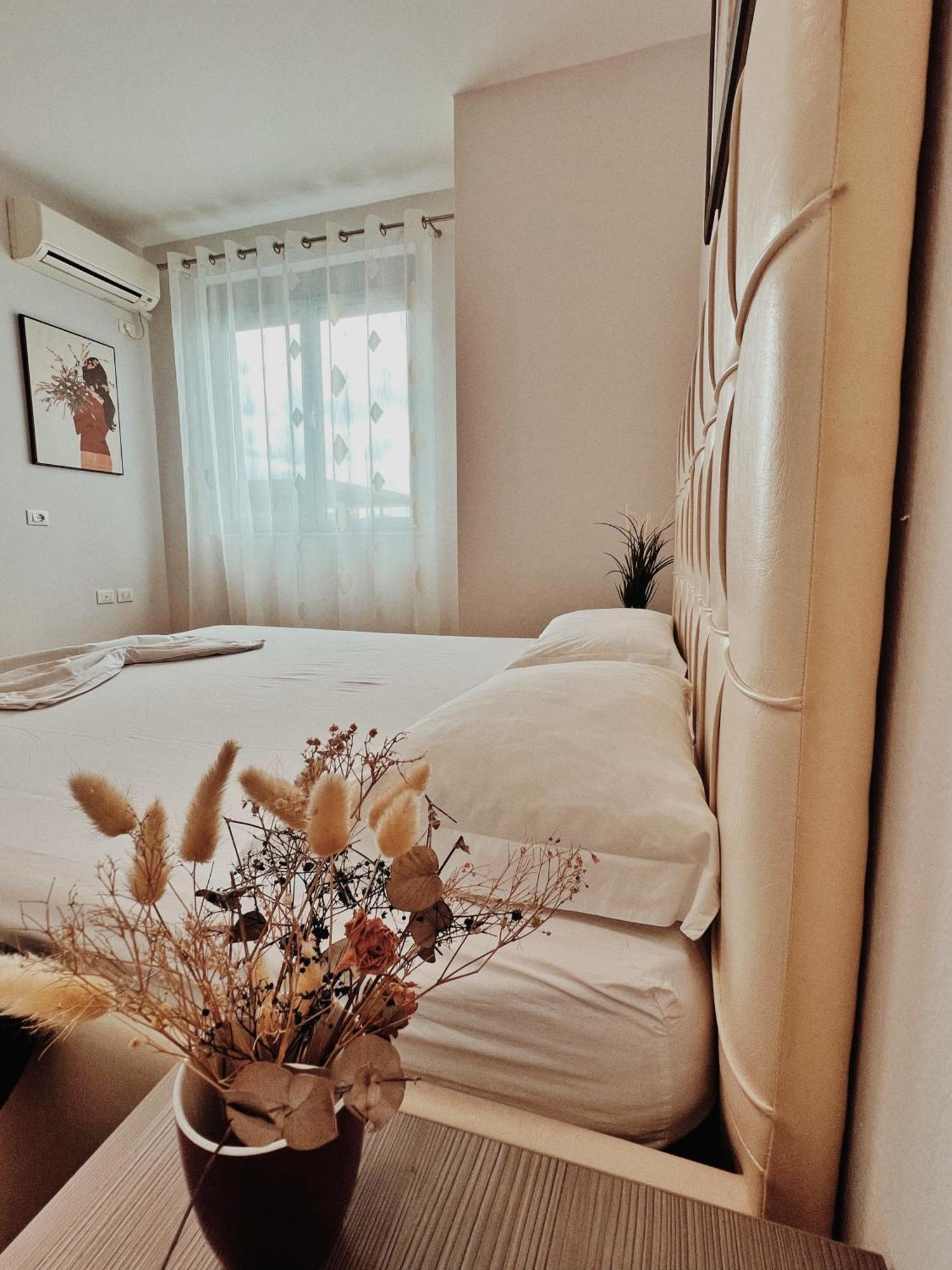 טיראנה Cozy Rooftop Apartment - Your Home, Away From Home! מראה חיצוני תמונה