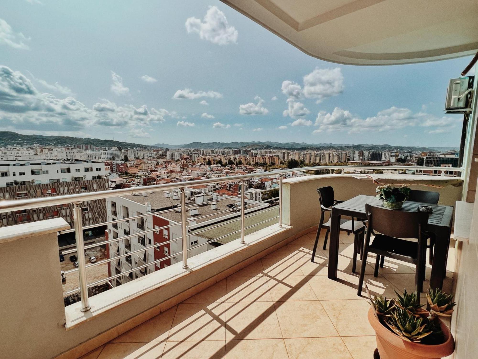 טיראנה Cozy Rooftop Apartment - Your Home, Away From Home! מראה חיצוני תמונה